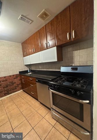 7990 LAKECREST DR, Greenbelt, MD 20770