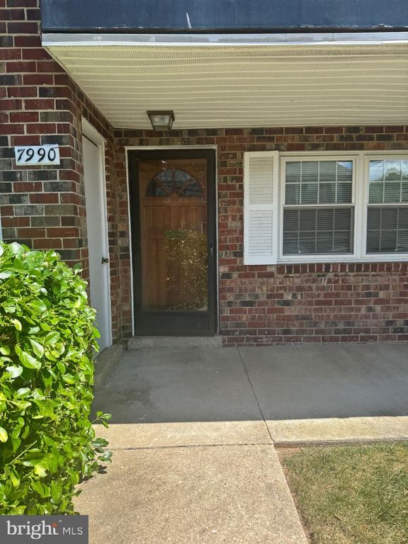 7990 LAKECREST DR, Greenbelt, MD 20770