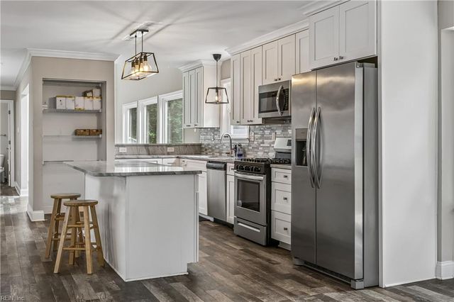 12 Edith Key ST, Hampton, VA 23666