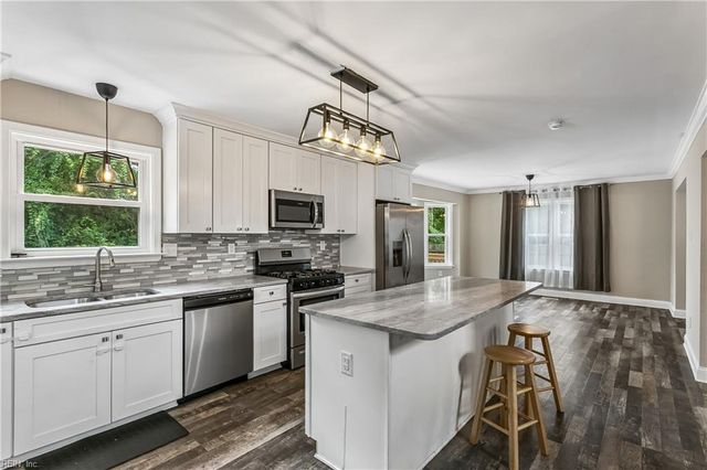 12 Edith Key ST, Hampton, VA 23666