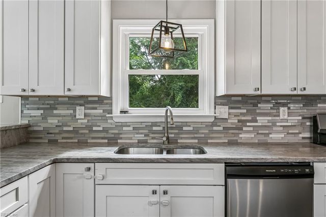 12 Edith Key ST, Hampton, VA 23666