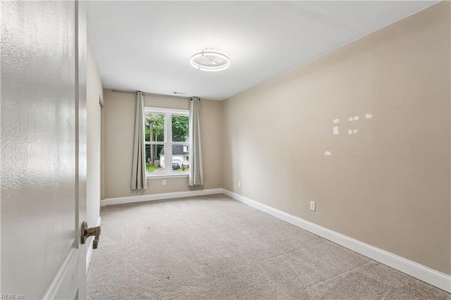 12 Edith Key ST, Hampton, VA 23666