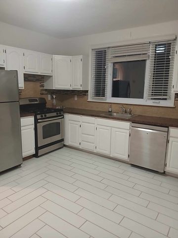 13 Knowlton St, Somerville, MA 02145