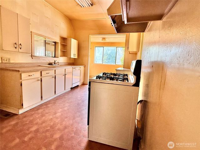 1919 Guy Wetzel Road, Port Orchard, WA 98366