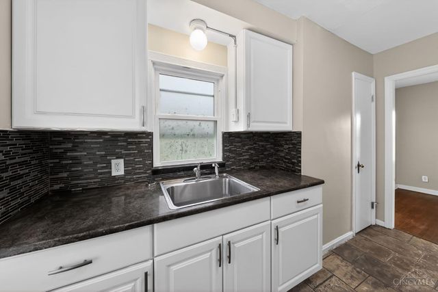 1735 Ashbrook Drive, Cincinnati, OH 45238