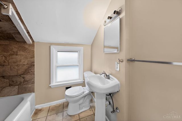 1735 Ashbrook Drive, Cincinnati, OH 45238