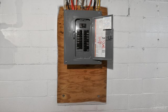 1735 Ashbrook Drive, Cincinnati, OH 45238