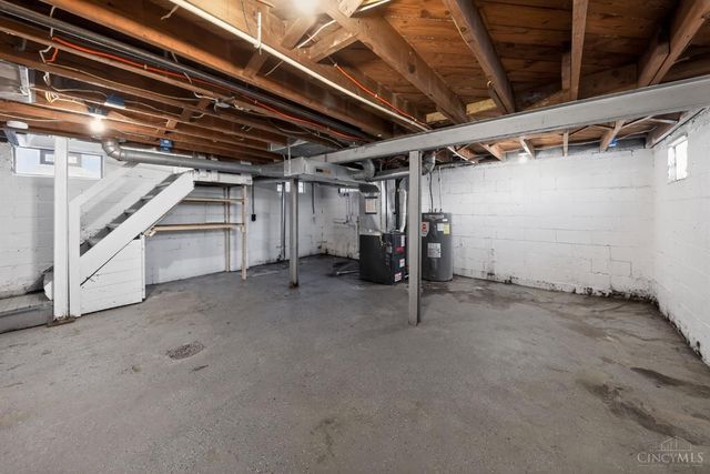 1735 Ashbrook Drive, Cincinnati, OH 45238