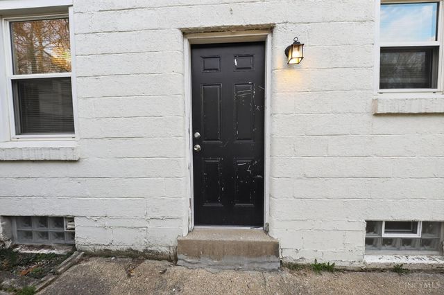 1735 Ashbrook Drive, Cincinnati, OH 45238