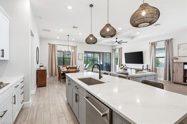 9831 Everglades DR, Naples, FL 34120