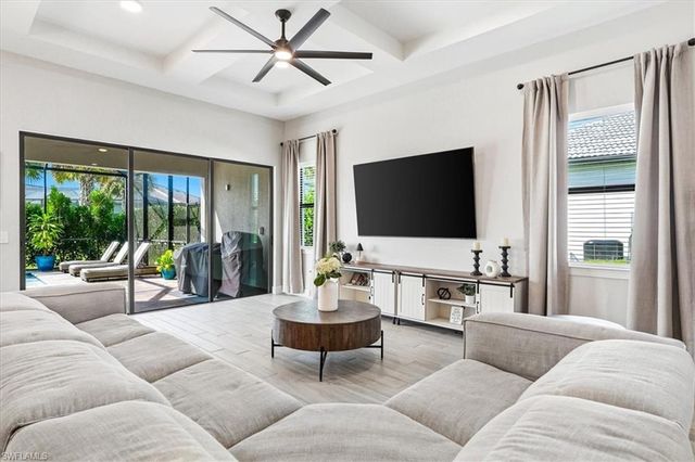 9831 Everglades DR, Naples, FL 34120