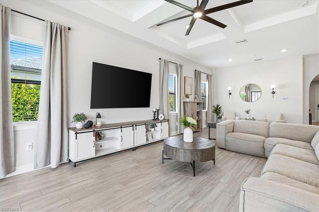 9831 Everglades DR, Naples, FL 34120