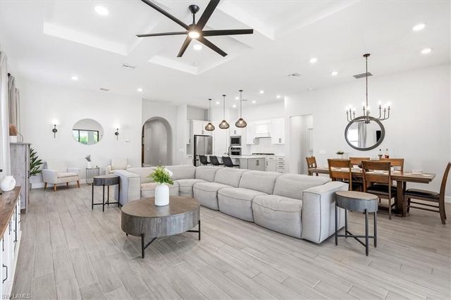 9831 Everglades DR, Naples, FL 34120