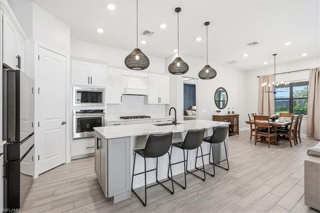 9831 Everglades DR, Naples, FL 34120