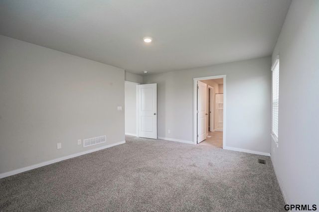 225 N 10th Avenue, Springfield, NE 68059