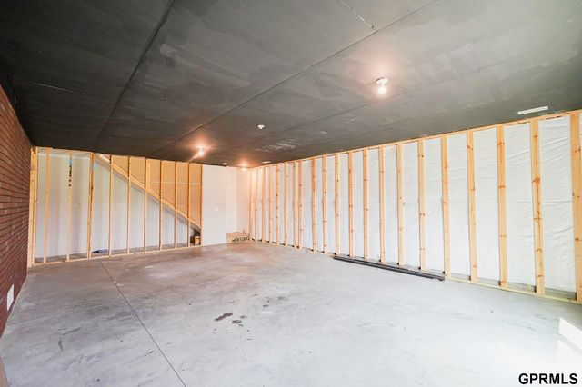 225 N 10th Avenue, Springfield, NE 68059