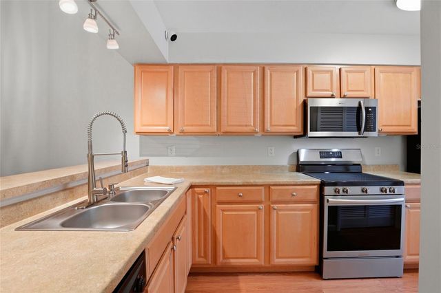 3946 NW 27TH LANE, Gainesville, FL 32606