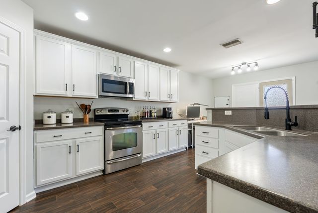 5037 Saint Ives Dr, Murfreesboro, TN 37128