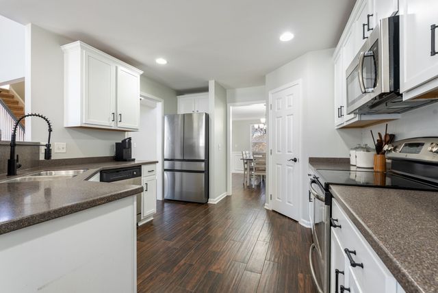 5037 Saint Ives Dr, Murfreesboro, TN 37128