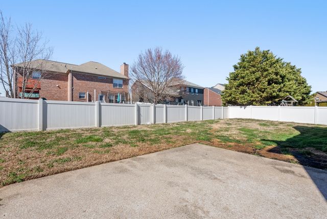 5037 Saint Ives Dr, Murfreesboro, TN 37128