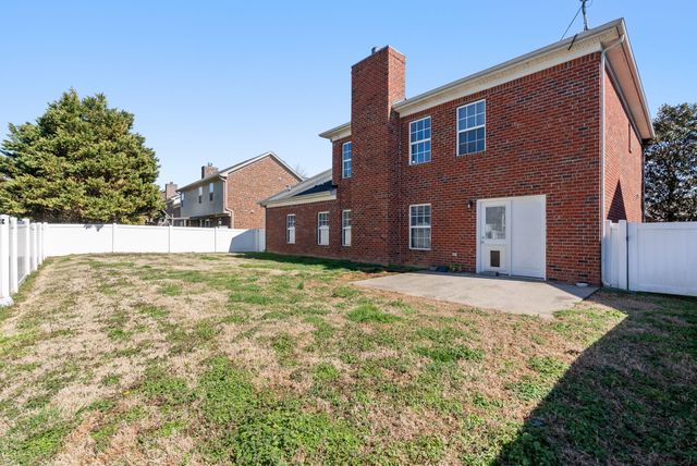 5037 Saint Ives Dr, Murfreesboro, TN 37128