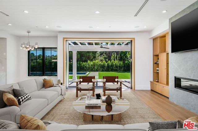 16866 Mooncrest Drive, Encino (los Angeles), CA 91436