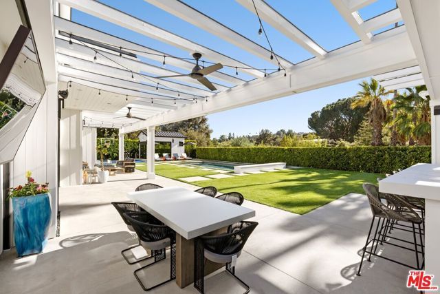 16866 Mooncrest Drive, Encino (los Angeles), CA 91436