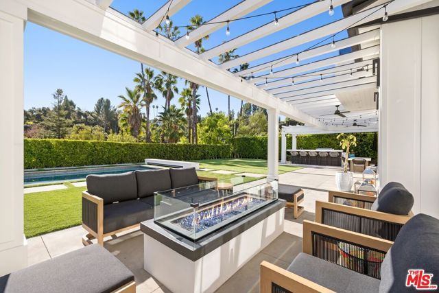 16866 Mooncrest Drive, Encino (los Angeles), CA 91436