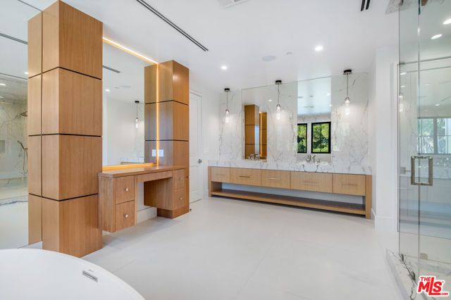 16866 Mooncrest Drive, Encino (los Angeles), CA 91436