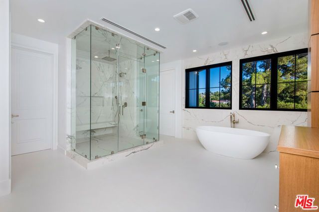 16866 Mooncrest Drive, Encino (los Angeles), CA 91436