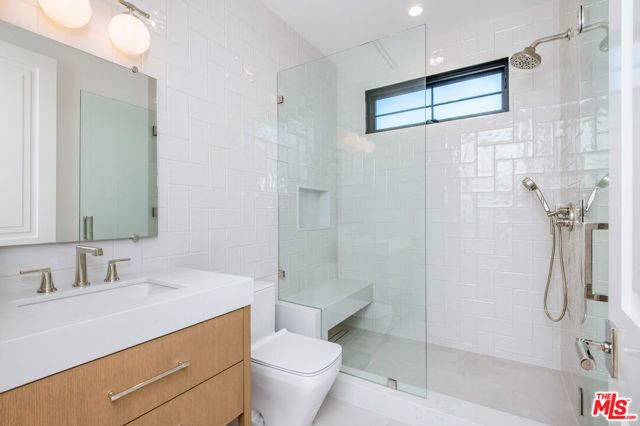 16866 Mooncrest Drive, Encino (los Angeles), CA 91436