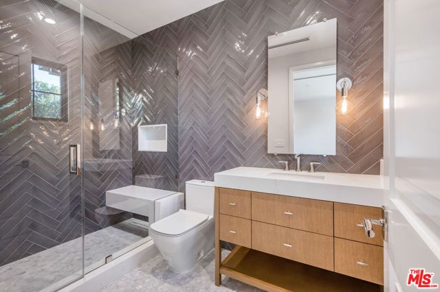 16866 Mooncrest Drive, Encino (los Angeles), CA 91436