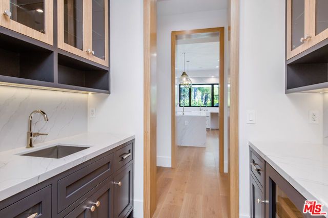 16866 Mooncrest Drive, Encino (los Angeles), CA 91436