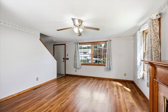 18 Scott Hollow Dr, Holyoke, MA 01040