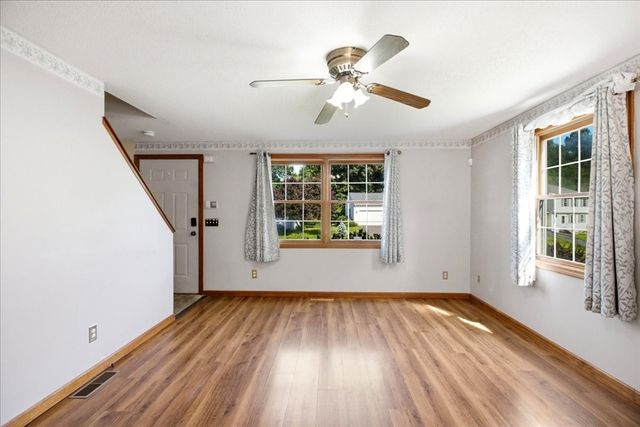 18 Scott Hollow Dr, Holyoke, MA 01040