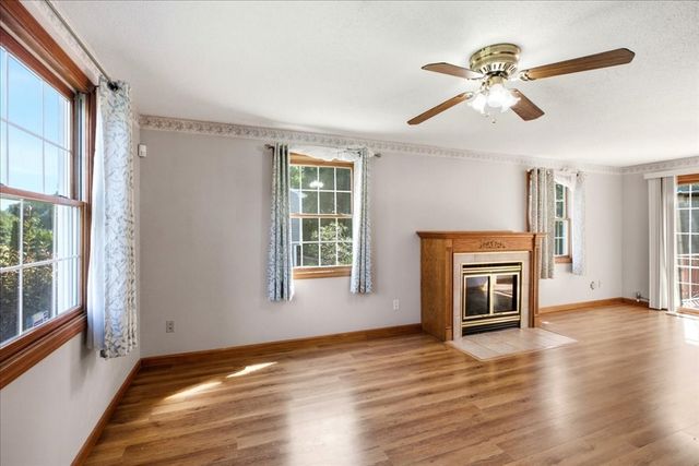 18 Scott Hollow Dr, Holyoke, MA 01040