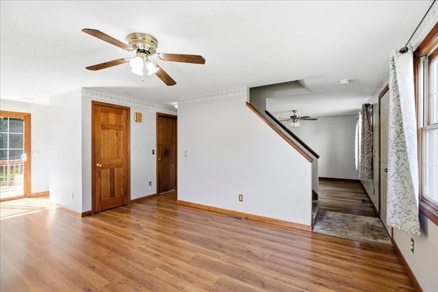 18 Scott Hollow Dr, Holyoke, MA 01040