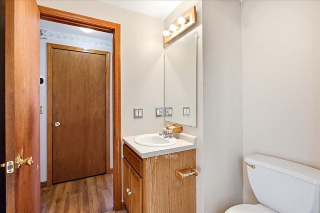 18 Scott Hollow Dr, Holyoke, MA 01040