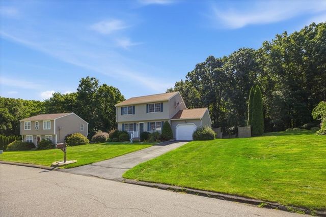 18 Scott Hollow Dr, Holyoke, MA 01040