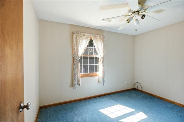 18 Scott Hollow Dr, Holyoke, MA 01040