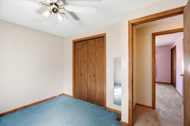 18 Scott Hollow Dr, Holyoke, MA 01040