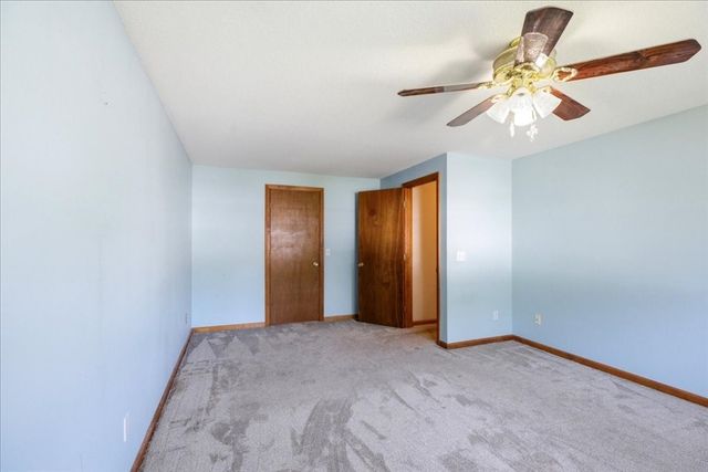 18 Scott Hollow Dr, Holyoke, MA 01040