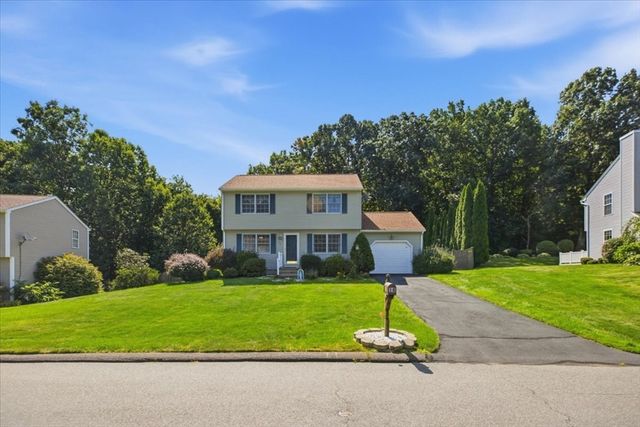 18 Scott Hollow Dr, Holyoke, MA 01040