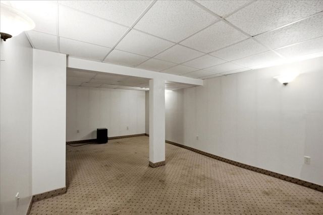 18 Scott Hollow Dr, Holyoke, MA 01040
