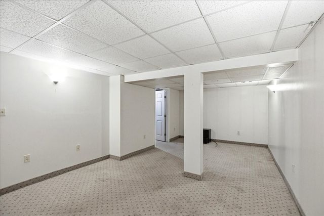 18 Scott Hollow Dr, Holyoke, MA 01040