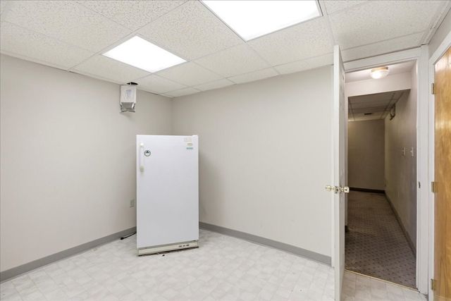 18 Scott Hollow Dr, Holyoke, MA 01040