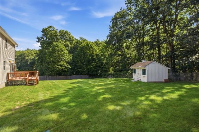 18 Scott Hollow Dr, Holyoke, MA 01040
