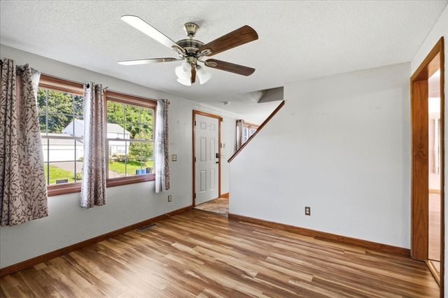 18 Scott Hollow Dr, Holyoke, MA 01040