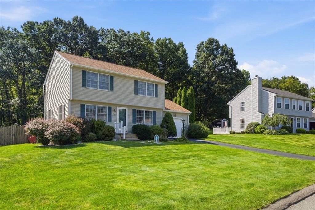 18 Scott Hollow Dr, Holyoke, MA 01040