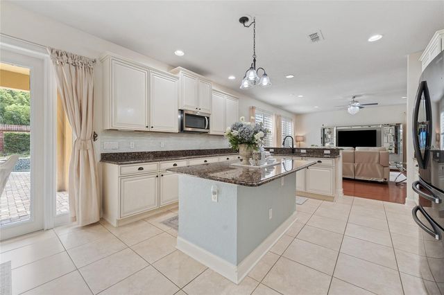 2811 MARIA ISABEL AVE, Ocoee, FL 34761